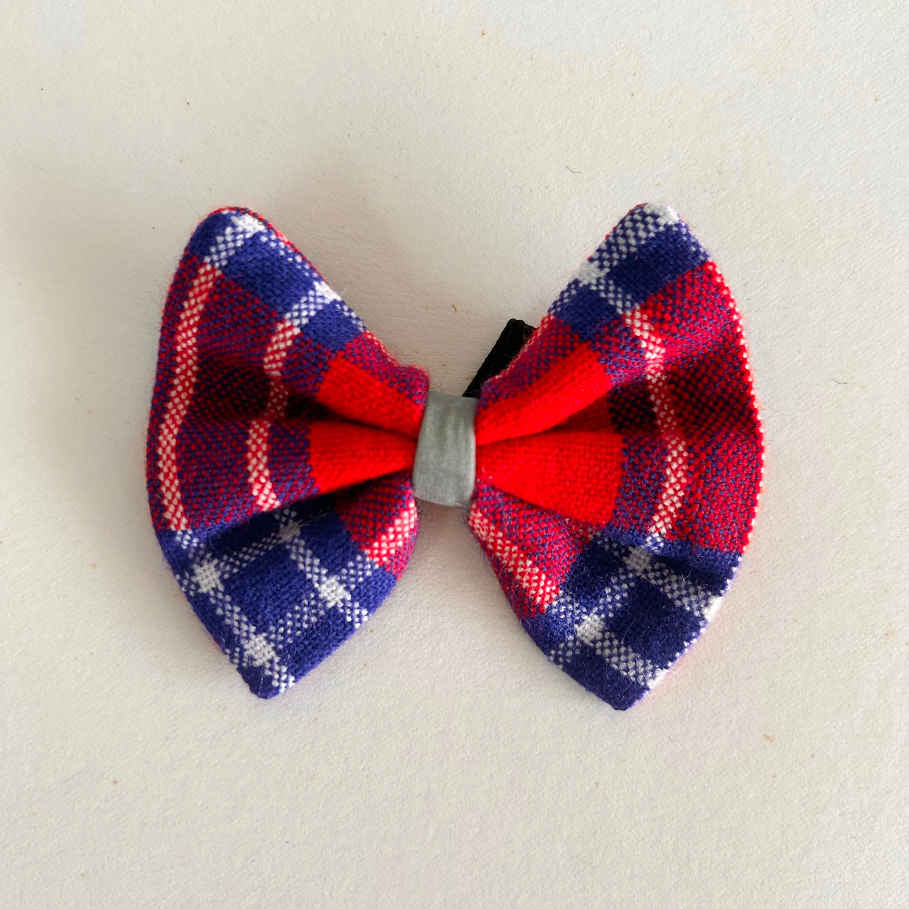 Hiro Wolf Dog Bow Tie: Shuka Red